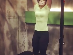 Thick Korean Crossfiter doing pull ups