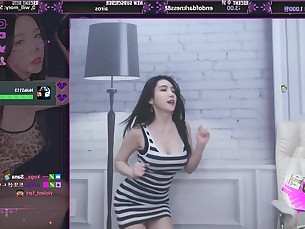 twitch streamer Queenmico dancing sexy on stream compilation